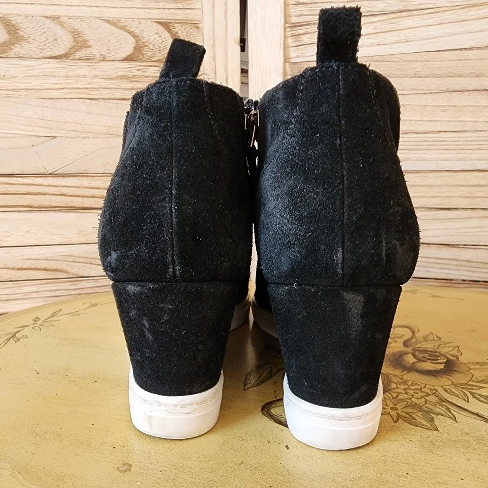 Linea Paolo Sz 8.5 Black Suede Wedge Ankle Boot Sneaker Felicia Quiet Luxury